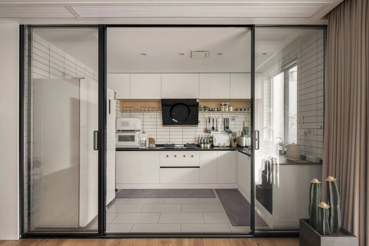 10 Stunning Kitchen Glass Partition Ideas for a Modern Home