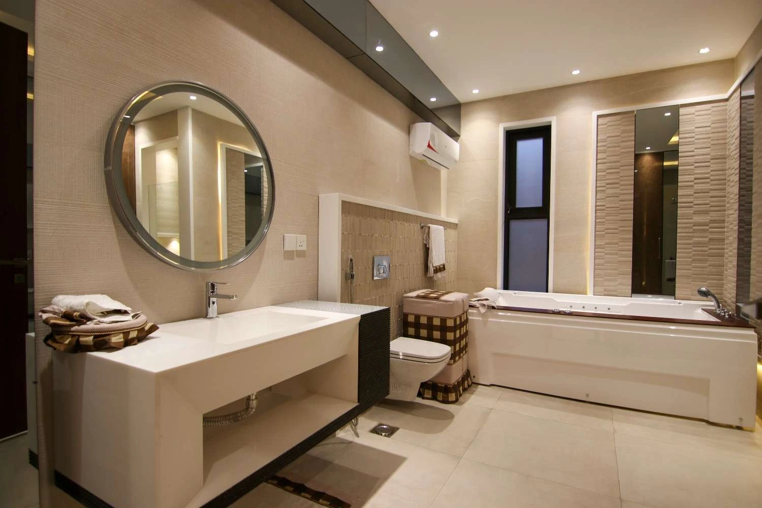 Modern Bathroom Designs That Blend Functionality & Elegance
