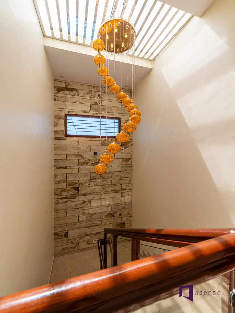 Modern Staircase Design Ideas with Wall Decor for Duplex Homes